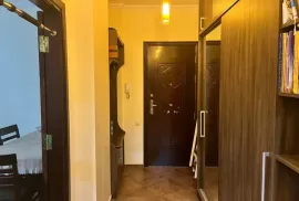 იყიდება ბინა, 3 ოთახიანი, ახალი აშენებული, ბათუმი, რუსთაველის უბანი