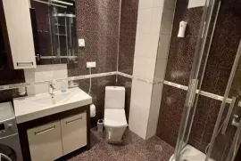 იყიდება ბინა, 3 ოთახიანი, ახალი აშენებული, ბათუმი, რუსთაველის უბანი