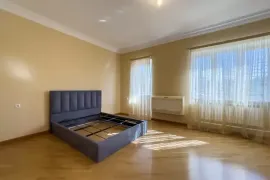იყიდება სახლი, 8 ოთახიანი, თბილისი, დიღომი 1-9