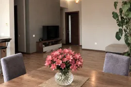 ქირავდება ბინა, 4 ოთახიანი, ძველი აშენებული, თბილისი, ვაკე