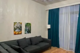 ქირავდება ბინა, 3 ოთახიანი, ძველი აშენებული, ბათუმი, ძველი ბათუმის უბანი