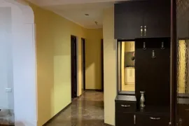 იყიდება ბინა, 3 ოთახიანი, ძველი აშენებული, თბილისი, დიღმის მასივი