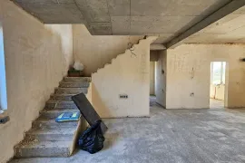 იყიდება სახლი, 5 ოთახიანი, თბილისი, საბურთალო