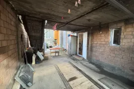 იყიდება სახლი, 6 ოთახიანი, თბილისი, კუკია