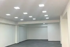 ქირავდება, უნივერსალური კომერციული  ფართი