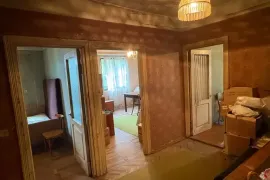 იყიდება ბინა, 3 ოთახიანი, ძველი აშენებული, ბორჯომი, ბორჯომი