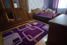 იყიდება ბინა, 3 ოთახიანი, ძველი აშენებული, ფოთი