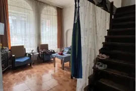 იყიდება ბინა, 4 ოთახიანი, ძველი აშენებული, ბათუმი, ძველი ბათუმის უბანი