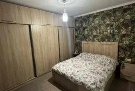 Продается квартира, 3 Kомнатная, Старое здание, Батуми