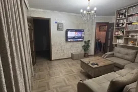 Продается квартира, 3 Kомнатная, Старое здание, Батуми