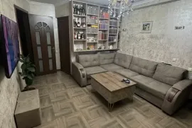 Продается квартира, 3 Kомнатная, Старое здание, Батуми