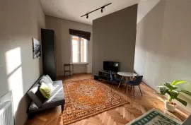 For Rent, 1 Room, Old building, Tbilisi, Chugureti