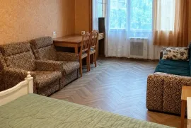 ქირავდება ბინა, 1 ოთახიანი, ძველი აშენებული, თბილისი, სანზონა