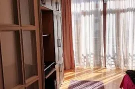 ქირავდება ბინა, 3 ოთახიანი, ძველი აშენებული, თბილისი, ვაკე