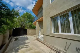 House For Sale, Nadzaladevi