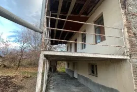 House For Sale, Apeni