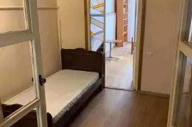 ქირავდება ბინა, 2 ოთახიანი, ძველი აშენებული, თბილისი, საბურთალო