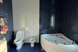 Продается квартира, 7 Kомнатная, Старое здание, Тбилиси, saburtalo