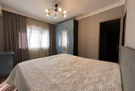 იყიდება ბინა, 4 ოთახიანი, ძველი აშენებული, ბათუმი, ხიმშიაშვილის უბანი