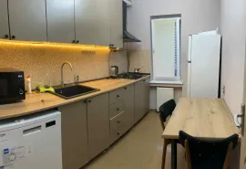 იყიდება ბინა, 4 ოთახიანი, ძველი აშენებული, ბათუმი, ხიმშიაშვილის უბანი