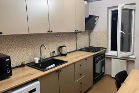 იყიდება ბინა, 4 ოთახიანი, ძველი აშენებული, ბათუმი, ხიმშიაშვილის უბანი