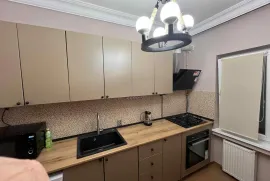 იყიდება ბინა, 4 ოთახიანი, ძველი აშენებული, ბათუმი, ხიმშიაშვილის უბანი