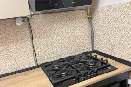 იყიდება ბინა, 4 ოთახიანი, ძველი აშენებული, ბათუმი, ხიმშიაშვილის უბანი