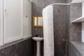 Аренда, 1 Kомнатная, Старое здание, Мтацминда