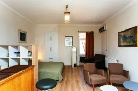 Аренда, 1 Kомнатная, Старое здание, Мтацминда