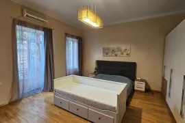 Продается квартира, 4 Kомнатная, Старое здание, Тбилиси, Вера