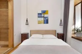 Аренда квартир посуточно, 3 Kомнатная, Старое здание, Тбилиси, Мтацминда