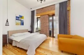 Аренда квартир посуточно, 3 Kомнатная, Старое здание, Тбилиси, Мтацминда