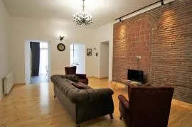 Аренда квартир посуточно, 3 Kомнатная, Старое здание, Тбилиси, Мтацминда