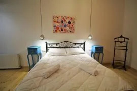 Аренда квартир посуточно, 3 Kомнатная, Старое здание, Тбилиси, Мтацминда