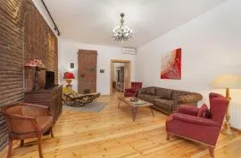 Аренда квартир посуточно, 3 Kомнатная, Старое здание, Тбилиси, Мтацминда