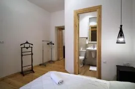 Аренда квартир посуточно, 3 Kомнатная, Старое здание, Тбилиси, Мтацминда