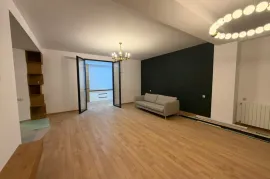 იყიდება სახლი, 5 ოთახიანი, თბილისი, საბურთალო