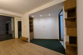 იყიდება სახლი, 5 ოთახიანი, თბილისი, საბურთალო