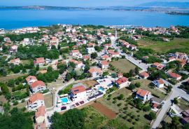 PREKRASNA VILLA SA 8 APARTMANSKIH JEDINICA I DVA BAZENA, Privlaka, Maison