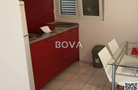 Kuća sa 4 apartmana 240 m2 – Nin *Prvi red do mora* (ID-2241), Nin, Famiglia