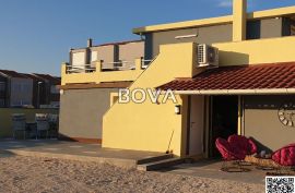 Kuća sa 4 apartmana 240 m2 – Nin *Prvi red do mora* (ID-2241), Nin, Famiglia