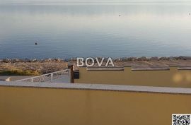 Kuća sa 4 apartmana 240 m2 – Nin *Prvi red do mora* (ID-2241), Nin, Famiglia