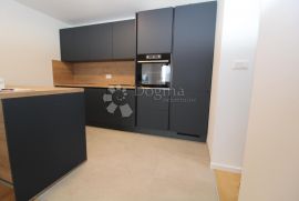 KANTRIDA KOMFORAN STAN SA PROSTRANOM TERASOM, Rijeka, Apartamento