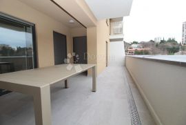 KANTRIDA KOMFORAN STAN SA PROSTRANOM TERASOM, Rijeka, Apartamento