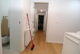 KANTRIDA KOMFORAN STAN SA PROSTRANOM TERASOM, Rijeka, Apartamento