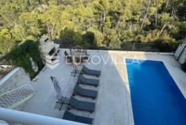 Žedno, otok Čiovo, višekatnica podijeljenja na 2 stana s pogledom na more, Trogir - Okolica, House