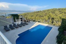 Žedno, otok Čiovo, višekatnica podijeljenja na 2 stana s pogledom na more, Trogir - Okolica, House