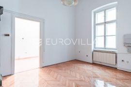 Zagreb, Trg bana Josipa Jelačića, jedinstven peterosoban stan 148,08 m2, Zagreb, Wohnung