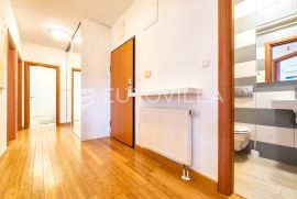 Zagreb, Vrhovec, prostran trosoban stan NKP 110 m2, Zagreb, Flat