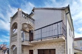 APARTMANSKA KUĆA ČIOVO/OKRUG/RASTIĆI (4+1 APARTMAN), Delnice, Casa